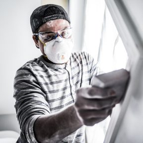 in use of 3M 8511 Comfort Particulate Dust Mask - with N95 Protection + Exhalation Valve