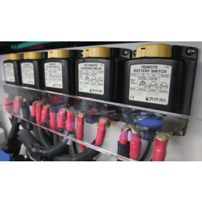junction box of Blue Sea Systems 500A ML Series Remote On/Off Battery Switch - w/ Backup Manual Control