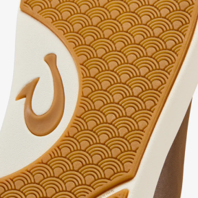 bottom of Olukai Men's Lae ahi Mid Boot