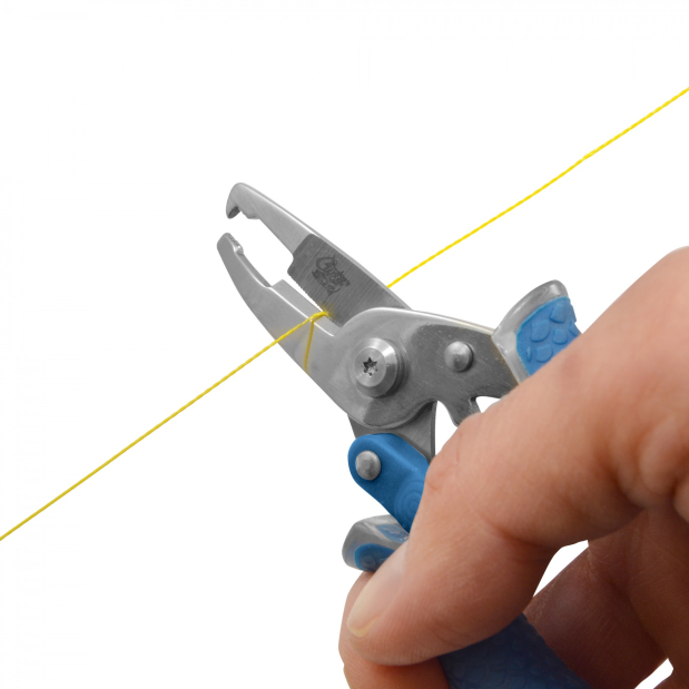 cutting of Cuda 5" Titanium Bonded Mini Plier