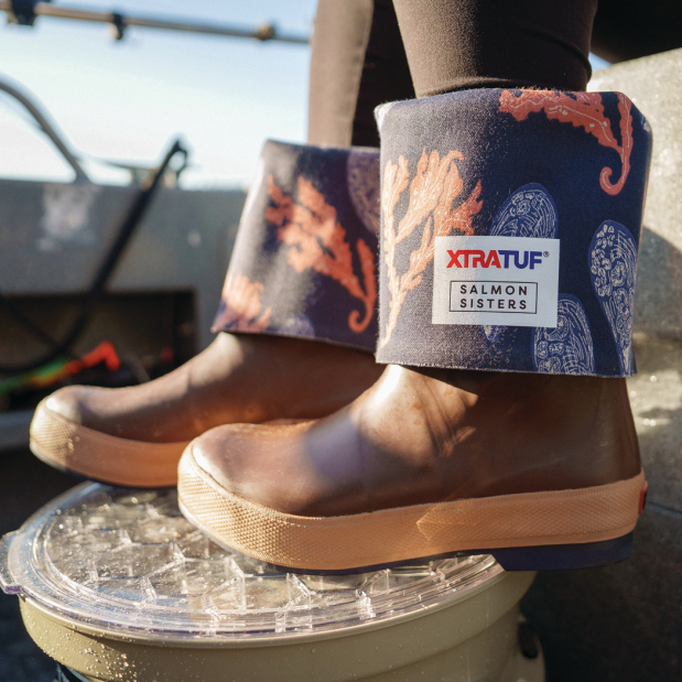 Women's Salmon Sisters 15 in Legacy Boot - Kelp/Oyster Lining